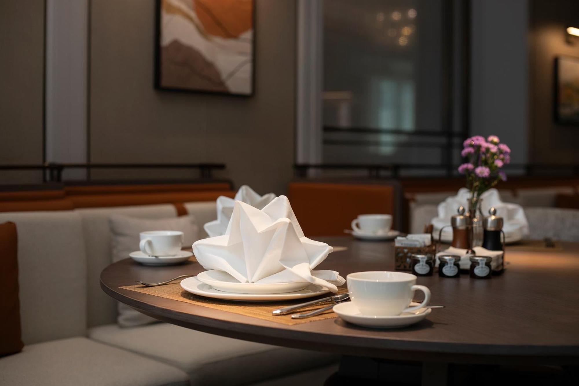 แกรนด์ เมอร์เคียว กวางโจว จูเจียง Hotel ภายนอก รูปภาพ